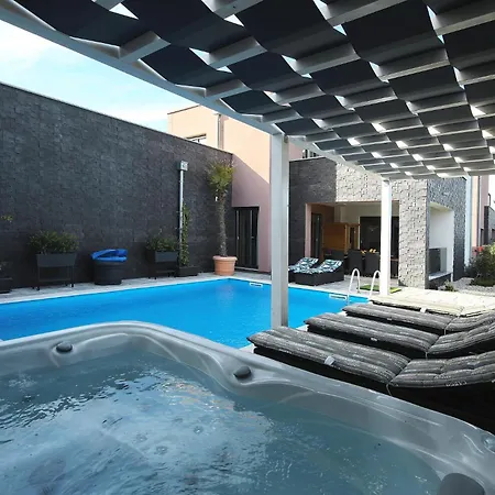 Nerina Villa *