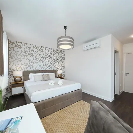 Nerina Villa *