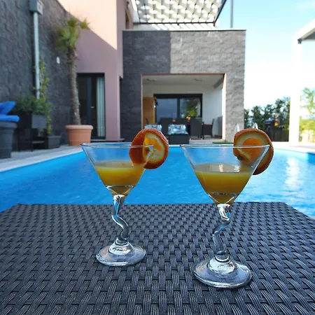 Nerina Villa *